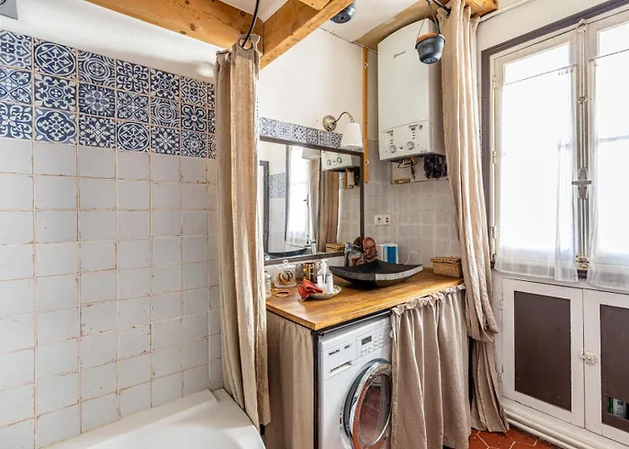 Guestready - Charming With Mezzanine باريس